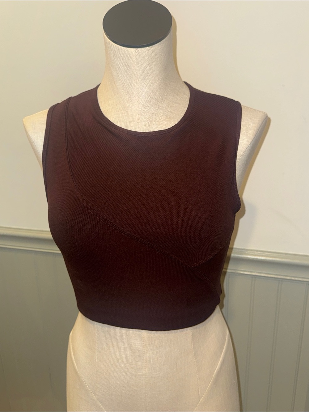 Women’s Nike Ribbed Sleeveless Crop Top chocolate brown Sz Medium
